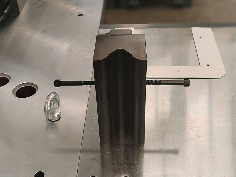 cnc-busbar-bending-machine-supplier-2.jpg